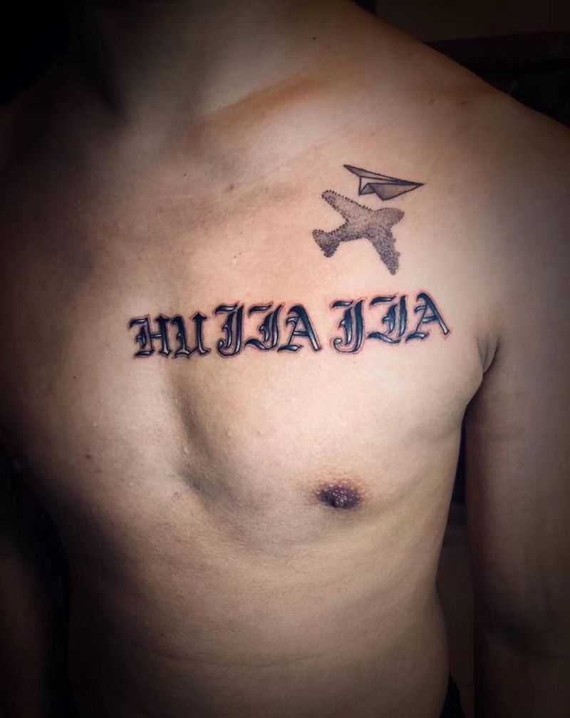 哥特字母纹身图片_胸部花体字纹身图案