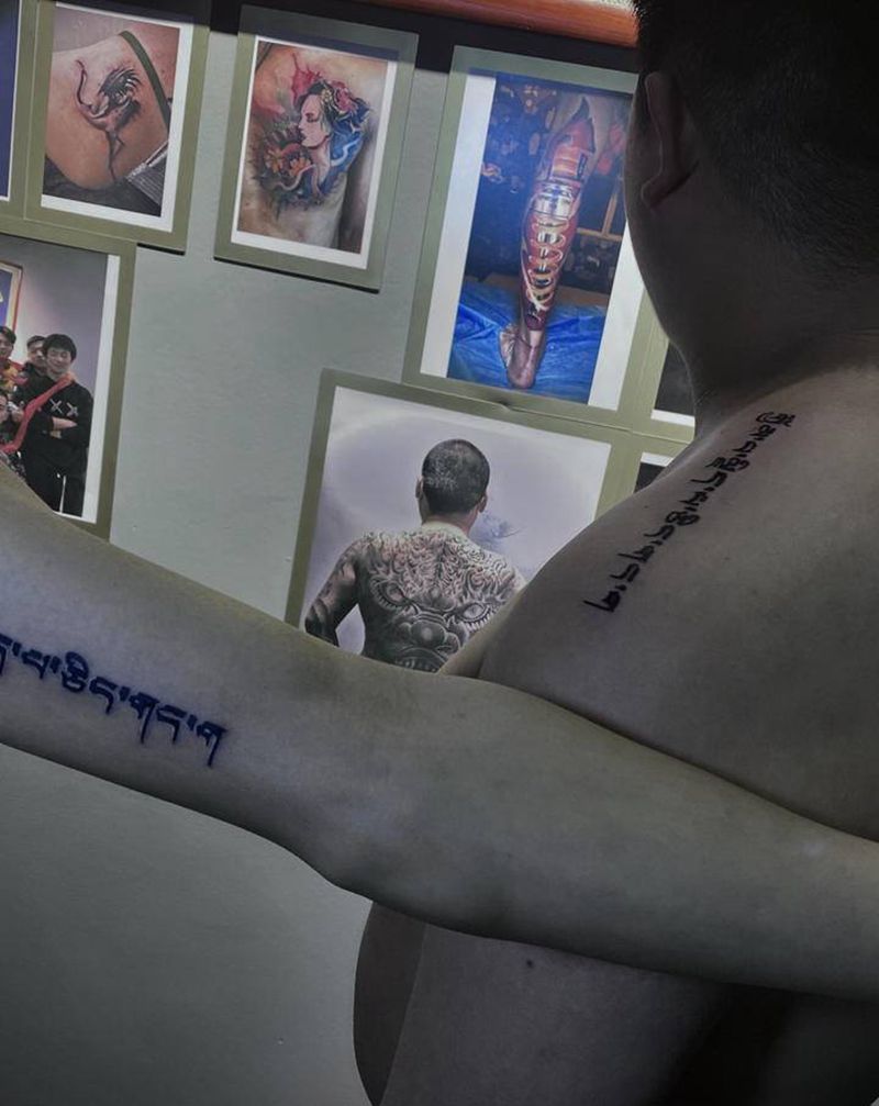 藏文纹身图片_肩部手臂图腾纹身图案