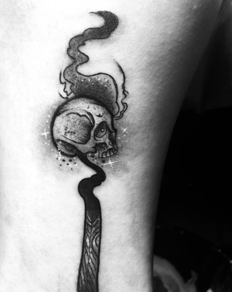 火柴骷髅纹身图片_手臂Old School点刺纹身图案