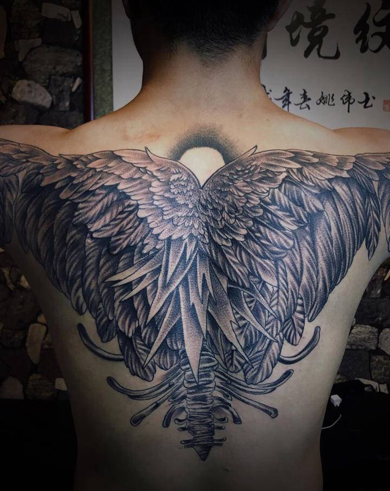 翅膀纹身图片_背部手臂点刺纹身图案