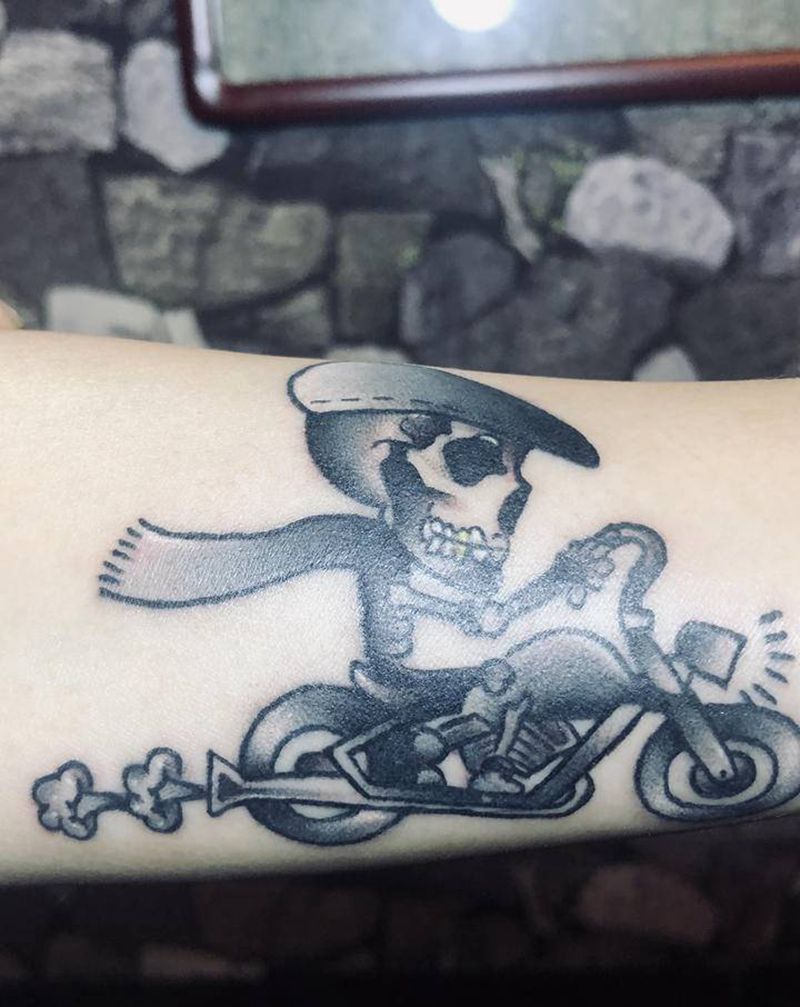 机车骷髅纹身图片_手臂Old SchoolNew School纹身图案