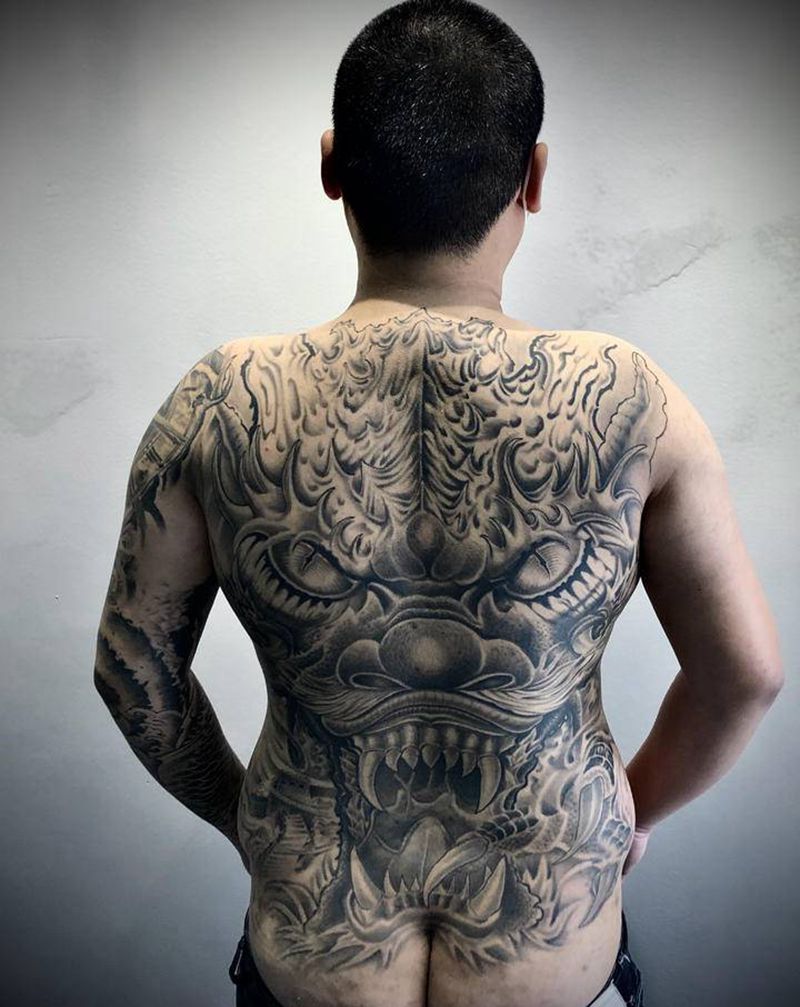 龙头纹身图片_背部欧美写实新传统纹身图案