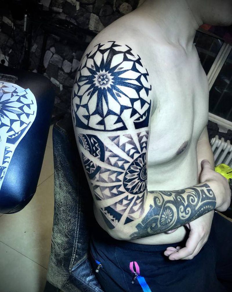 图腾几何纹身图片_手臂图腾点刺纹身图案