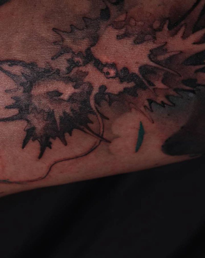 《龙》纹身图片_腿部水墨龙纹身图案