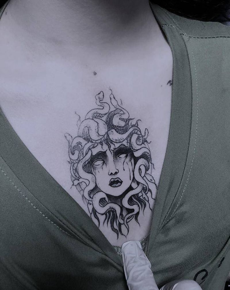 美杜莎纹身图片_胸部纹身图案