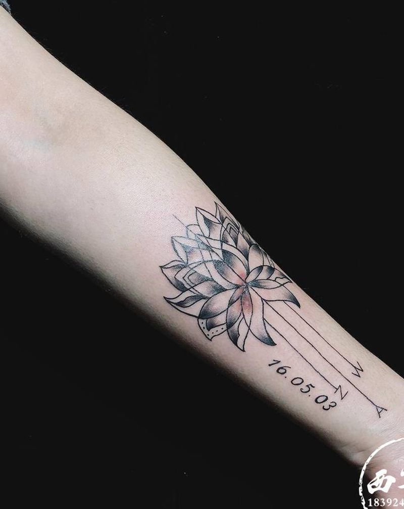 荷花纹身图片_手臂纹身图案