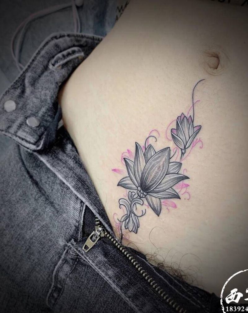 荷花遮盖纹身图片_腰部纹身图案