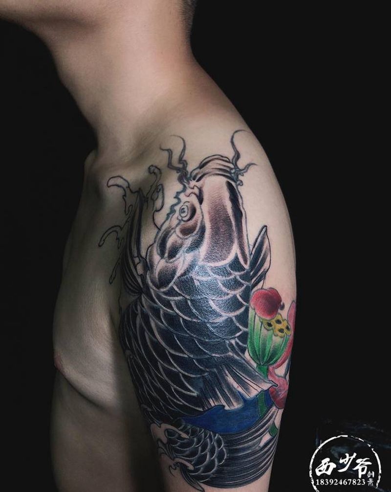 鲤鱼遮盖纹身图片_手臂纹身图案
