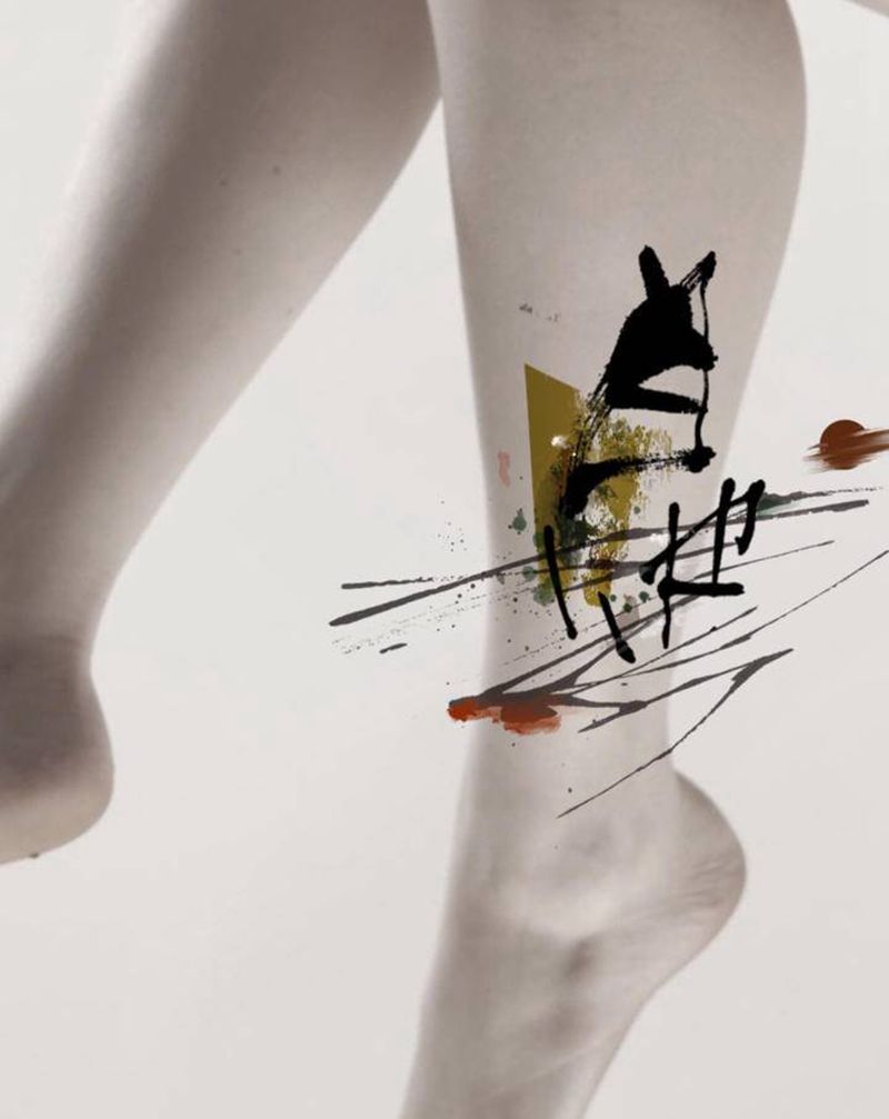 《自他》纹身图片_脚部腿部水彩水墨汉字水彩纹身图案