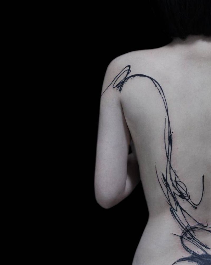 线纹身图片_背部腰部水墨水彩纹身图案