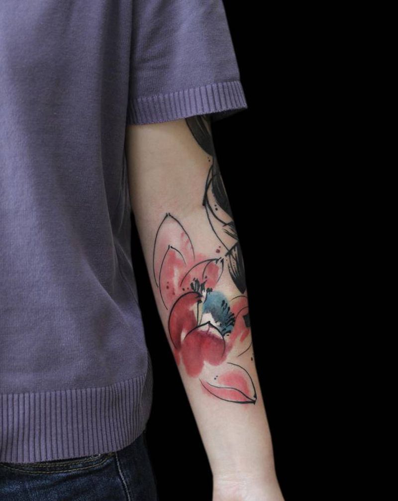 莲花纹身图片_手臂手部水彩水墨纹身图案