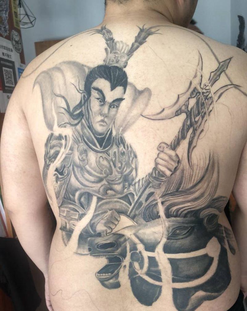 持戟驱赤纹身图片_背部腹部新传统欧美写实吕布三国英雄纹身图案