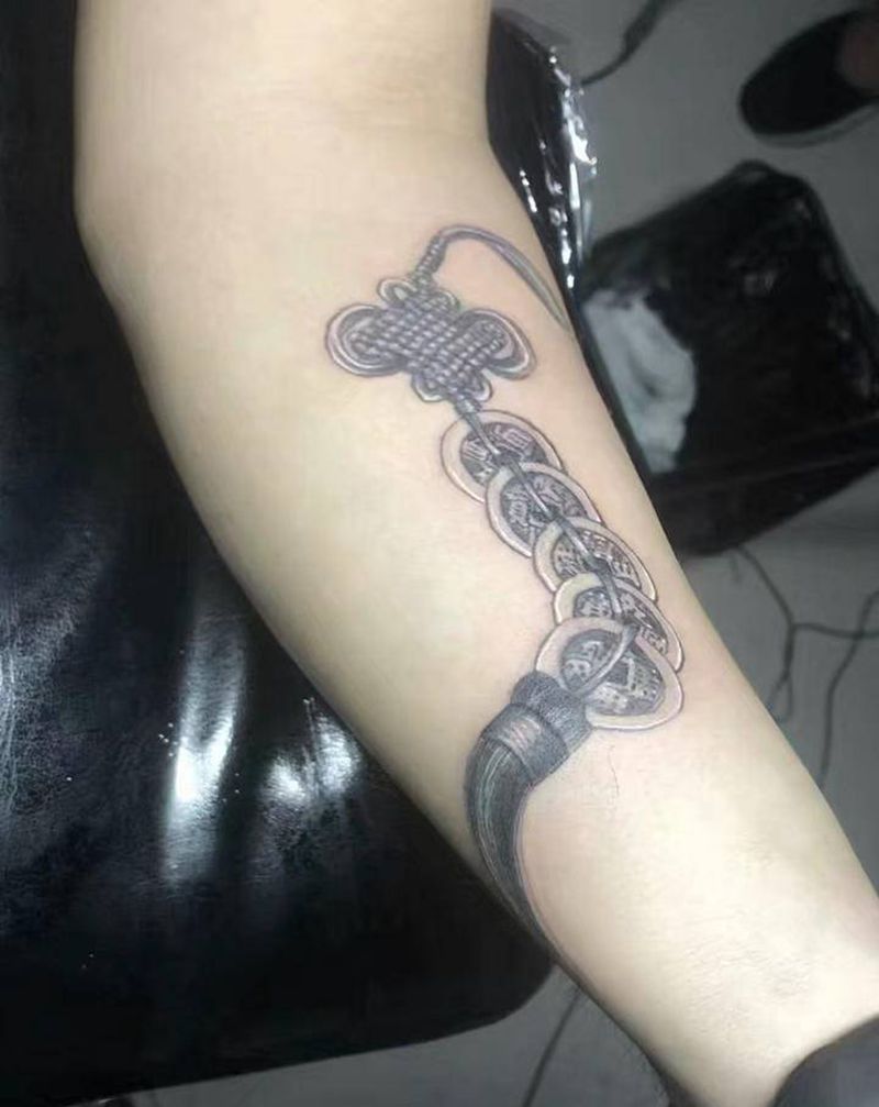 五帝钱纹身图片_手臂新传统图腾纹身图案