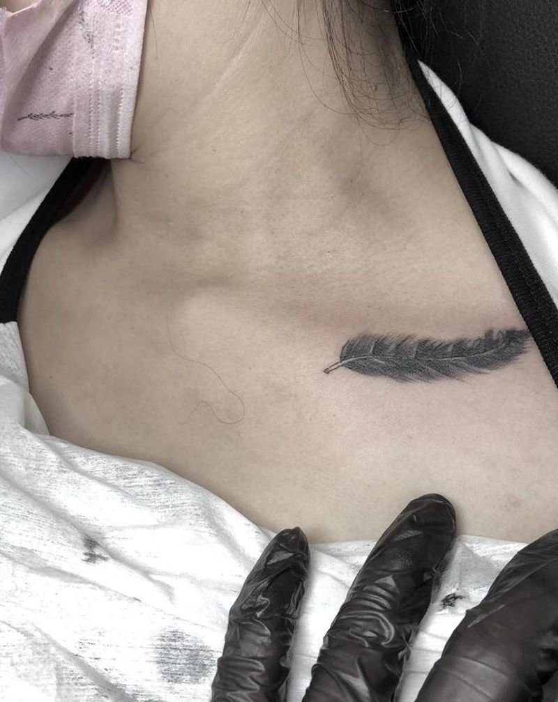 羽毛纹身图片_肩部颈部水墨欧美写实羽毛锁骨纹身图案