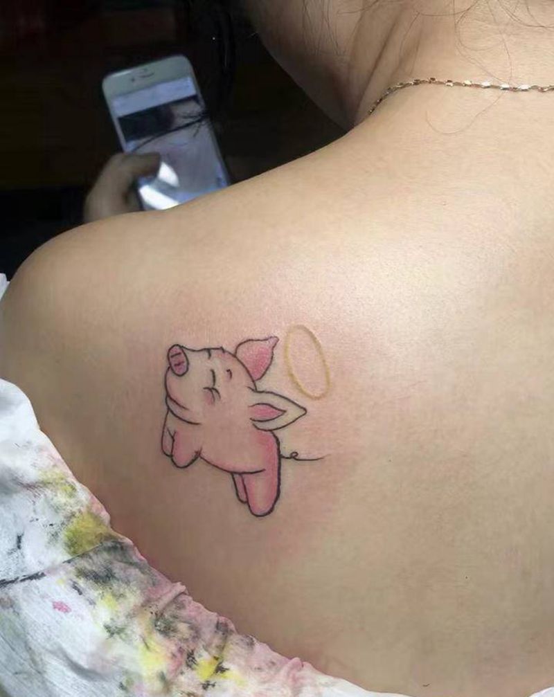 猪纹身图片_背部水彩纹身图案