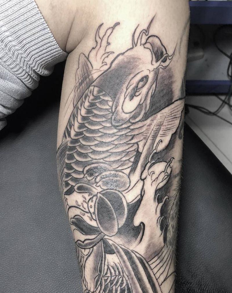 鲤鱼纹身图片_手臂纹身图案