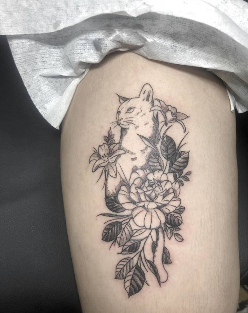 猫咪纹身图片_手臂腿部点刺水墨猫蔷薇纹身图案