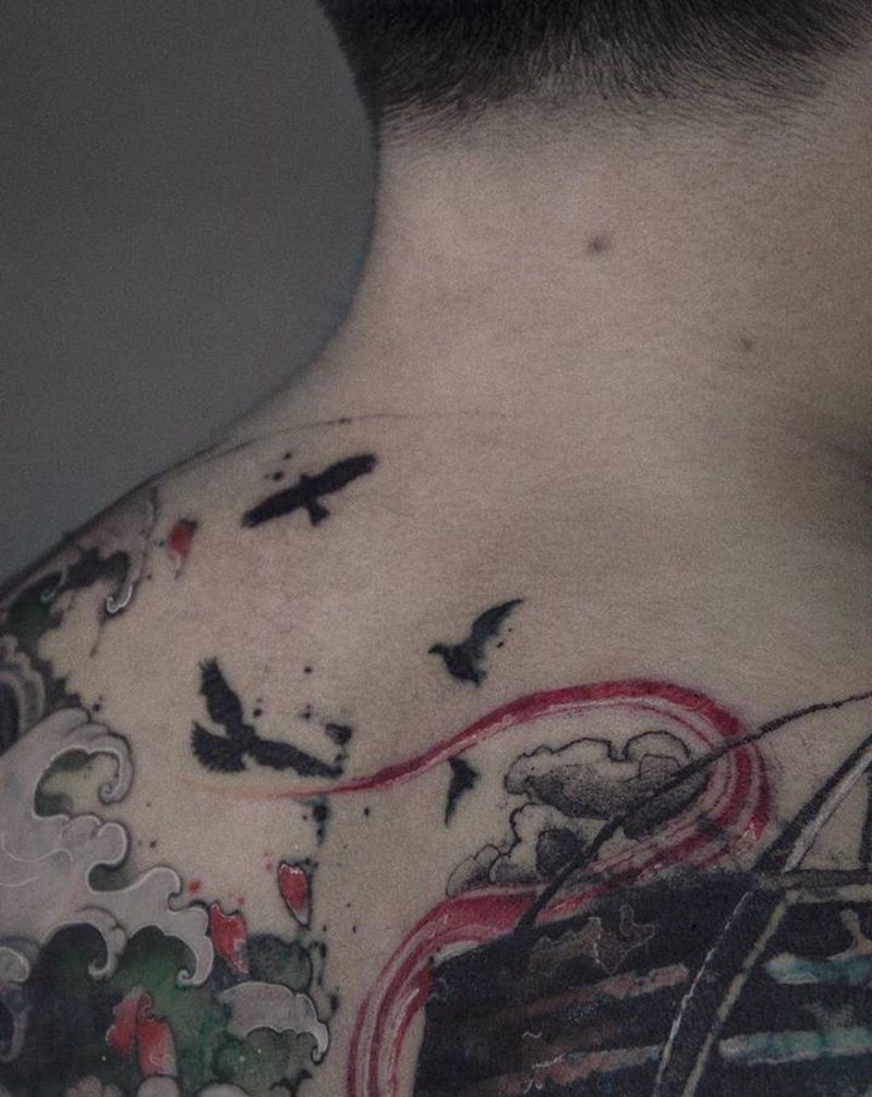 【巴塞罗那的颜色】纹身图片_背部水墨水彩遮盖纹身图案