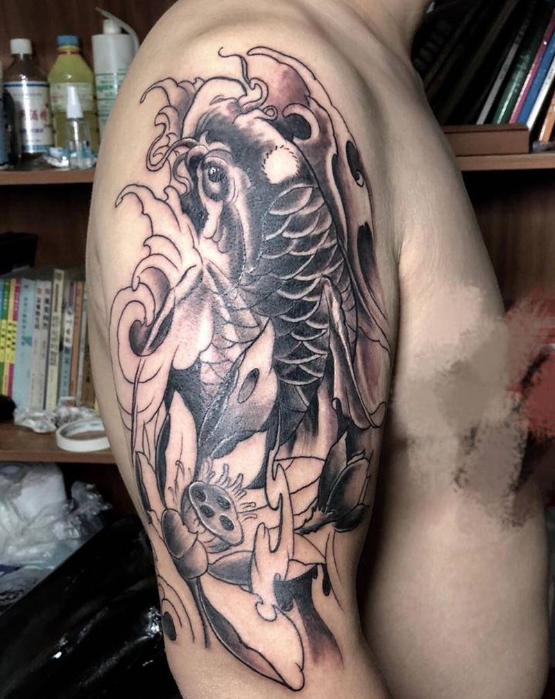 鲤鱼纹身图片_手臂腿部新传统老传统鱼纹身图案