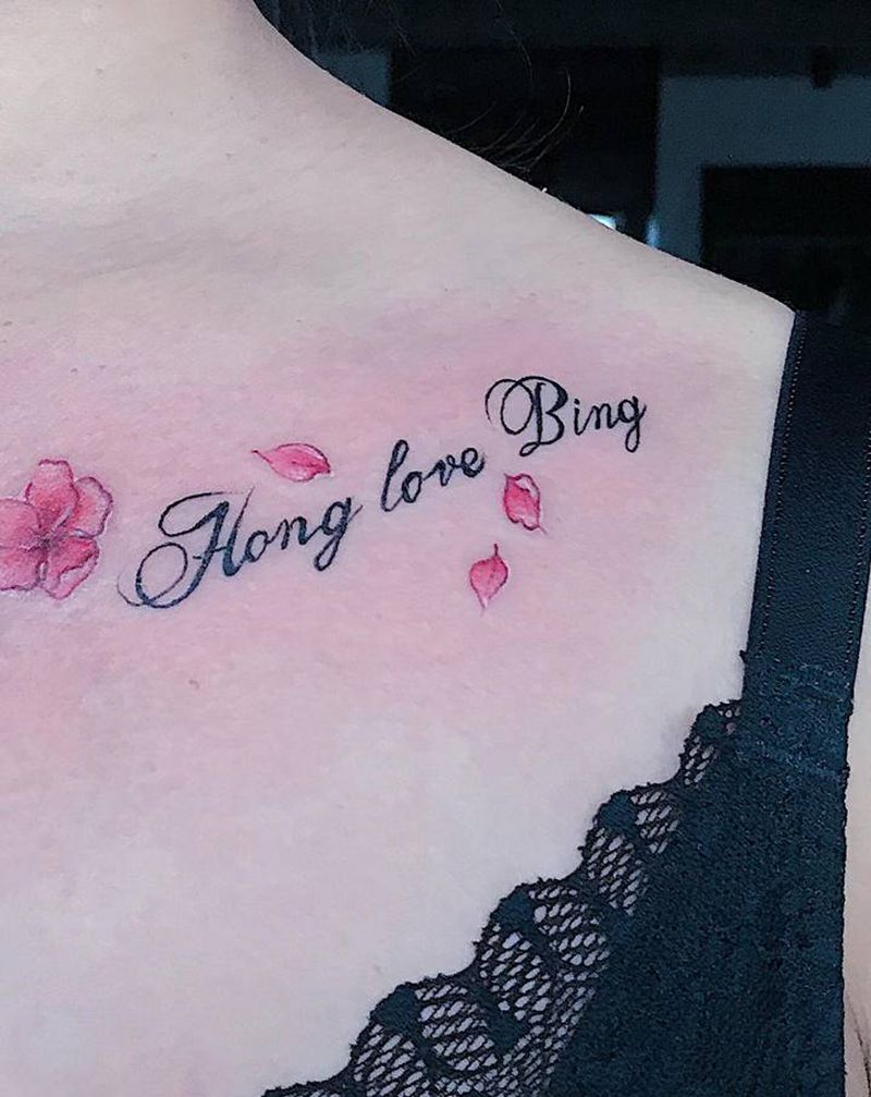 小清新字母纹身图片_胸部小清新纹身图案