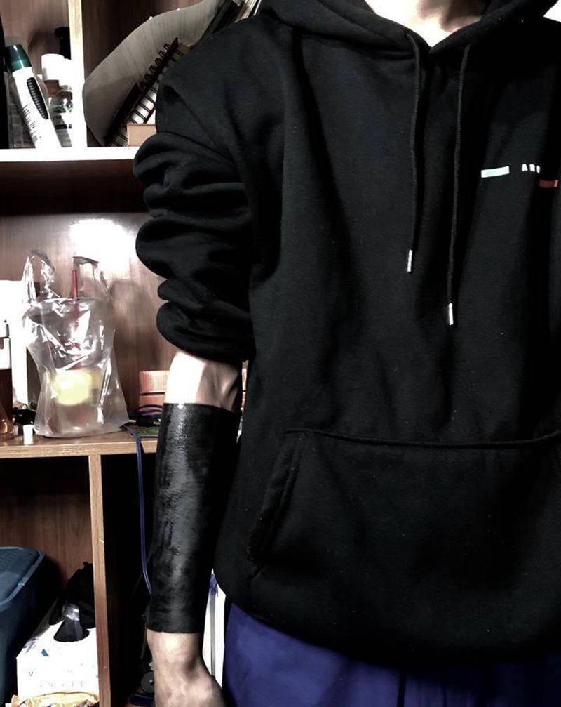 黑臂纹身图片_手臂腿部纹身图案