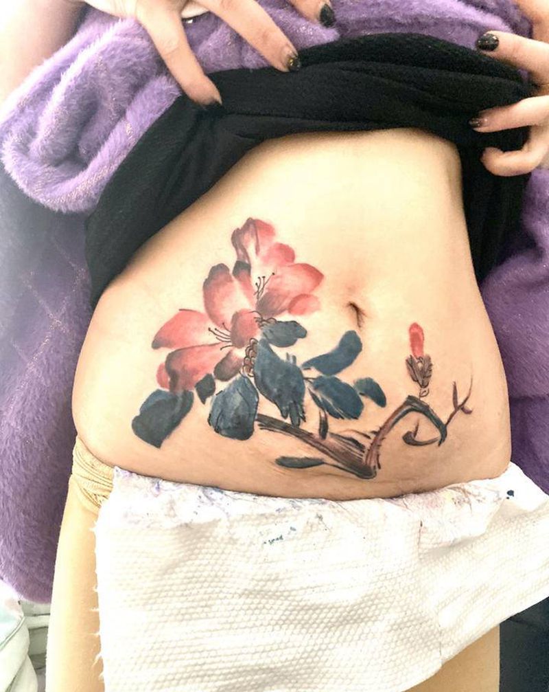 妊辰纹遮盖纹身图片_腹部水墨水彩纹身图案