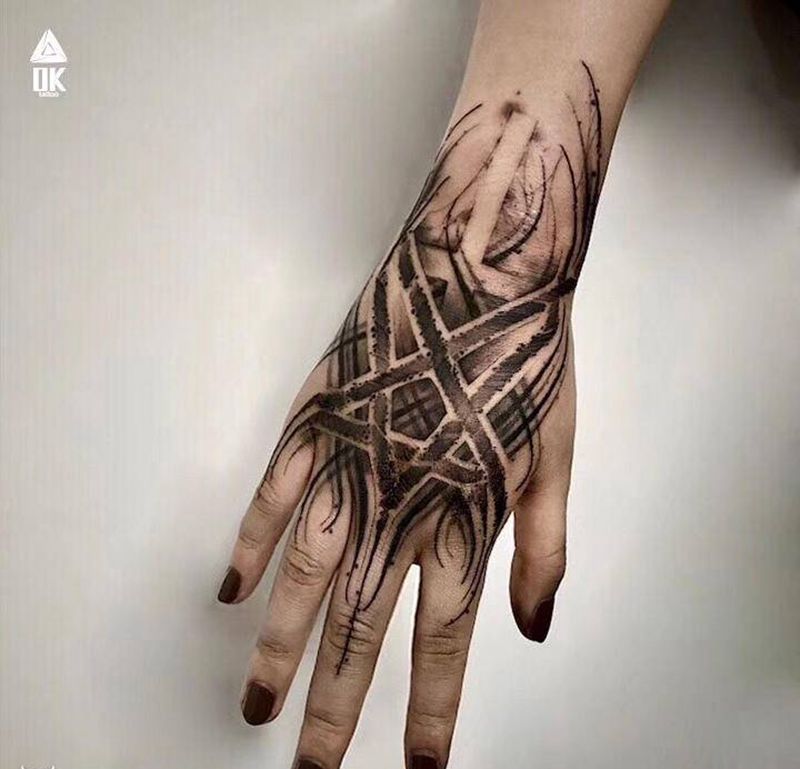 六芒星 ·倒十字架纹身图片_花体字暗黑纹身图案