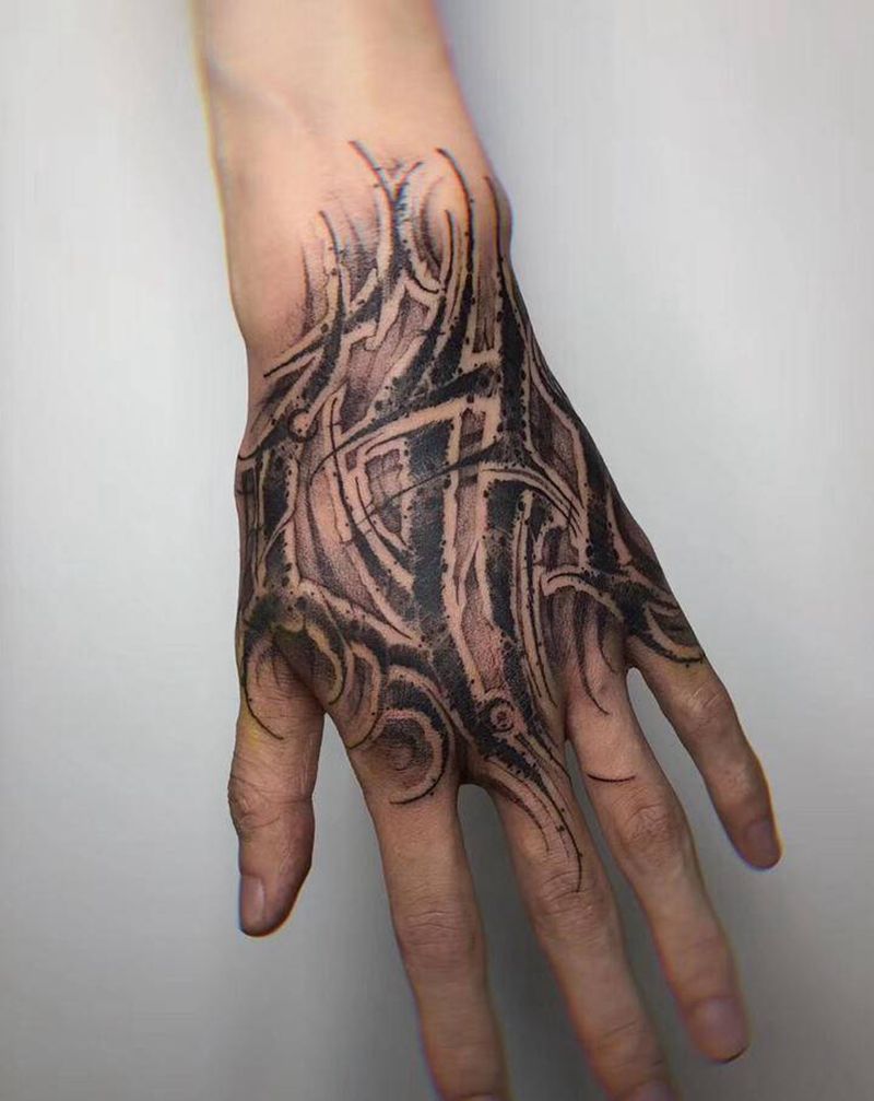 暗黑花体纹身图片_手部花体字字体纹身图案