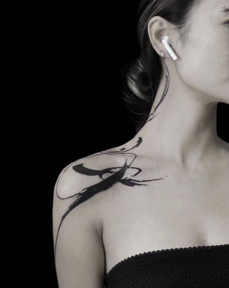 线立体纹身图片_颈部胸部水墨水彩纹身图案