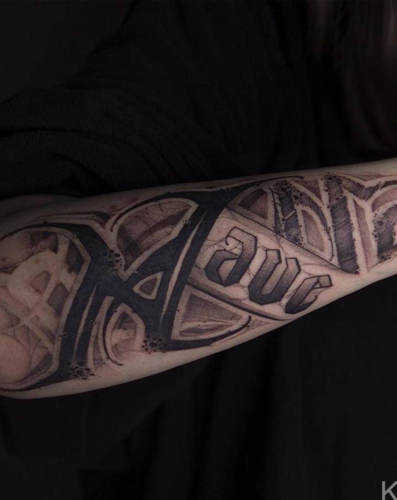 暗黑花体字纹身纹身图片_手臂手部花体字字体暗黑纹身图案