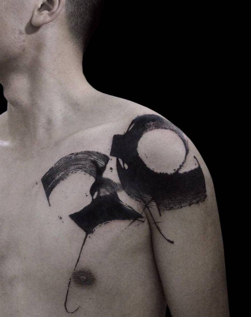 阿拉伯数字纹身图片_胸部肩部水彩几何纹身图案