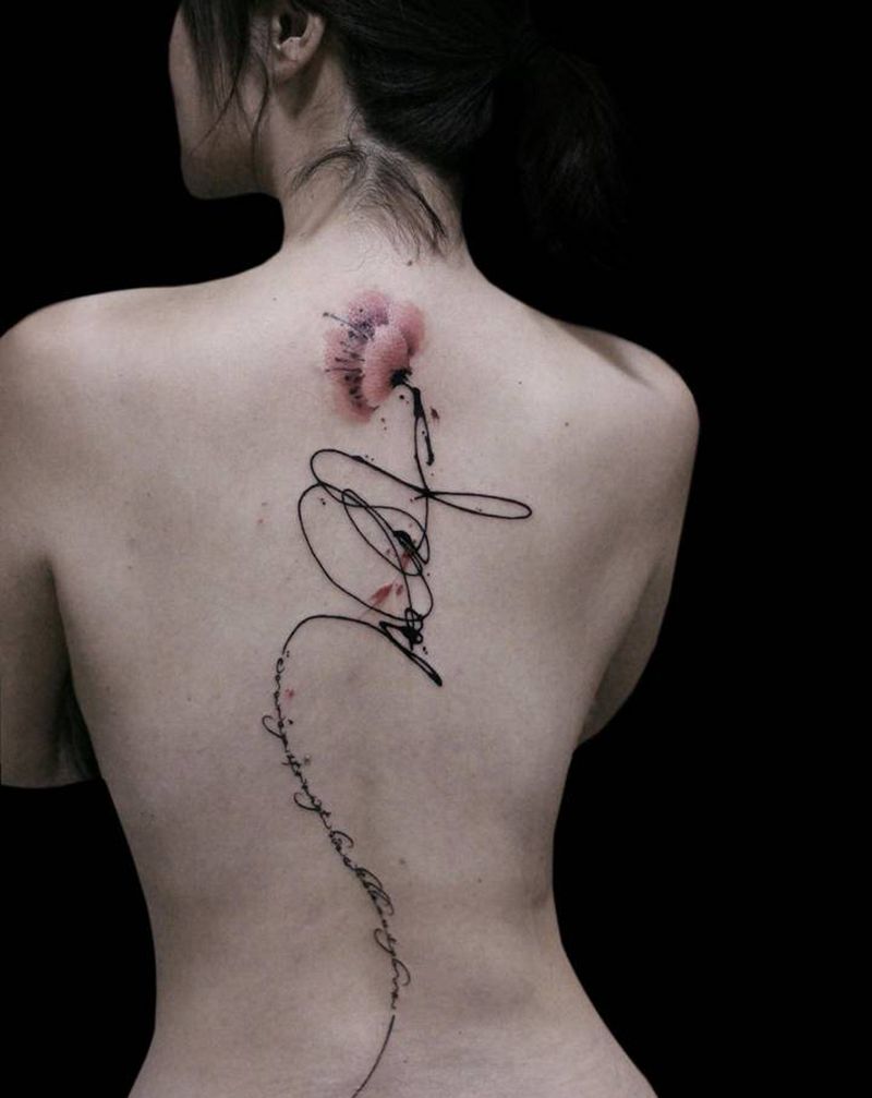 花纹身图片_背部腰部水彩水墨纹身图案