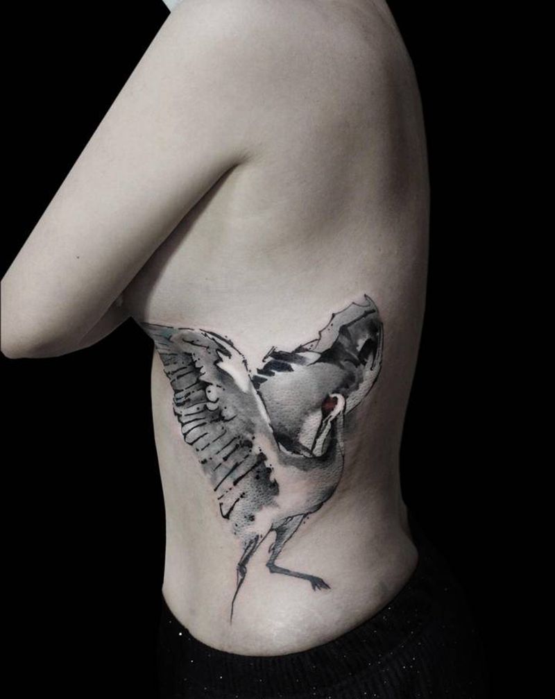鹤纹身图片_腰部腹部水彩水墨纹身图案