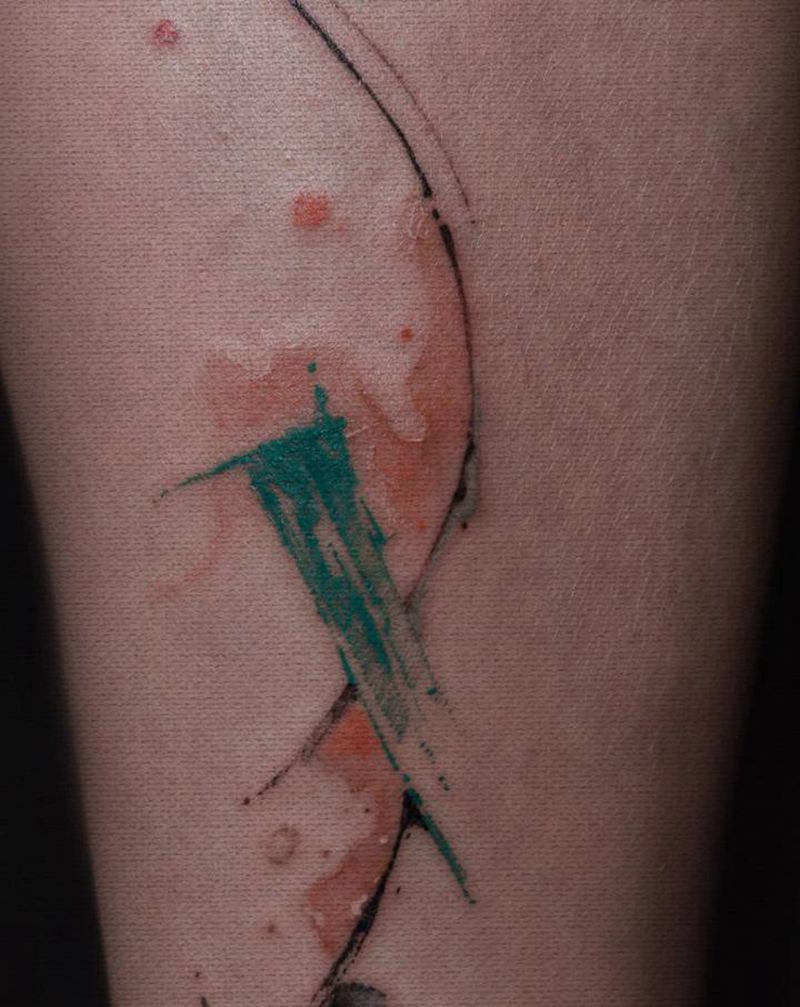 别人嘴里的妈妈纹身图片_腿部水墨艺术纹身图案