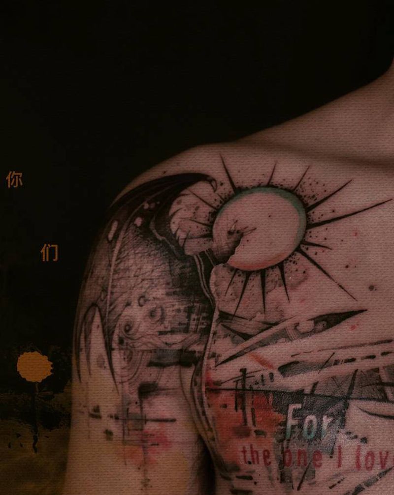 【他和她和她】纹身图片_胸部艺术表现主义纹身图案