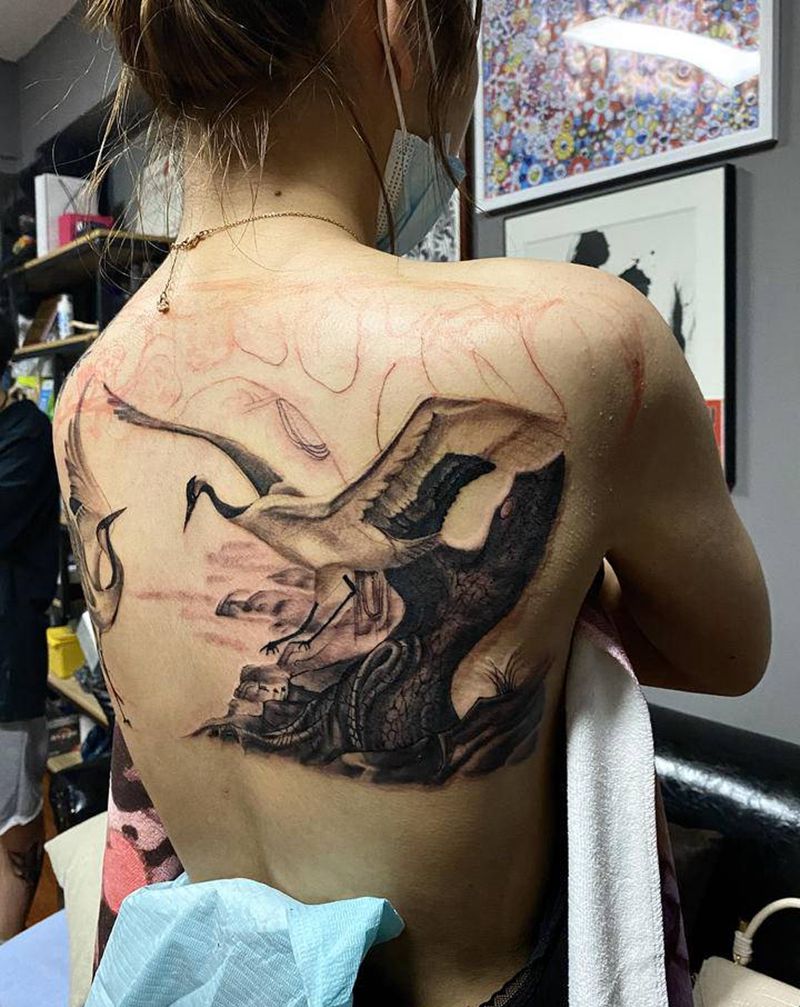 鹤语纹身图片_背部腰部欧美写实新传统纹身图案