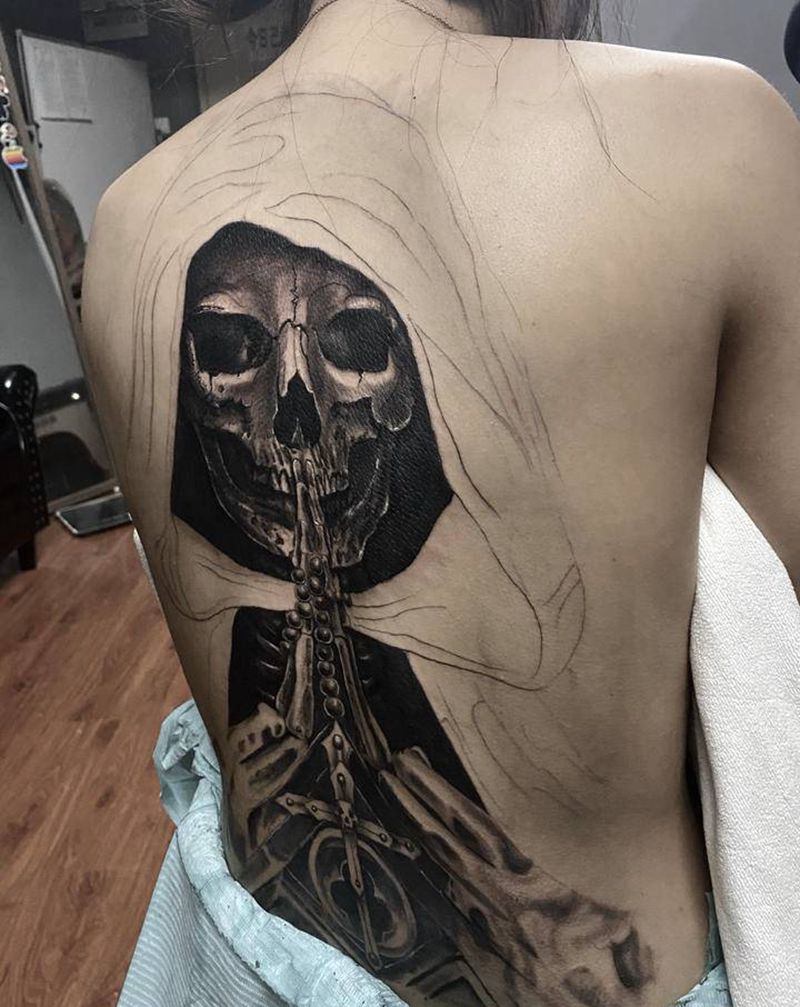 满背祈祷纹身图片_背部臀部欧美写实骷髅纹身图案