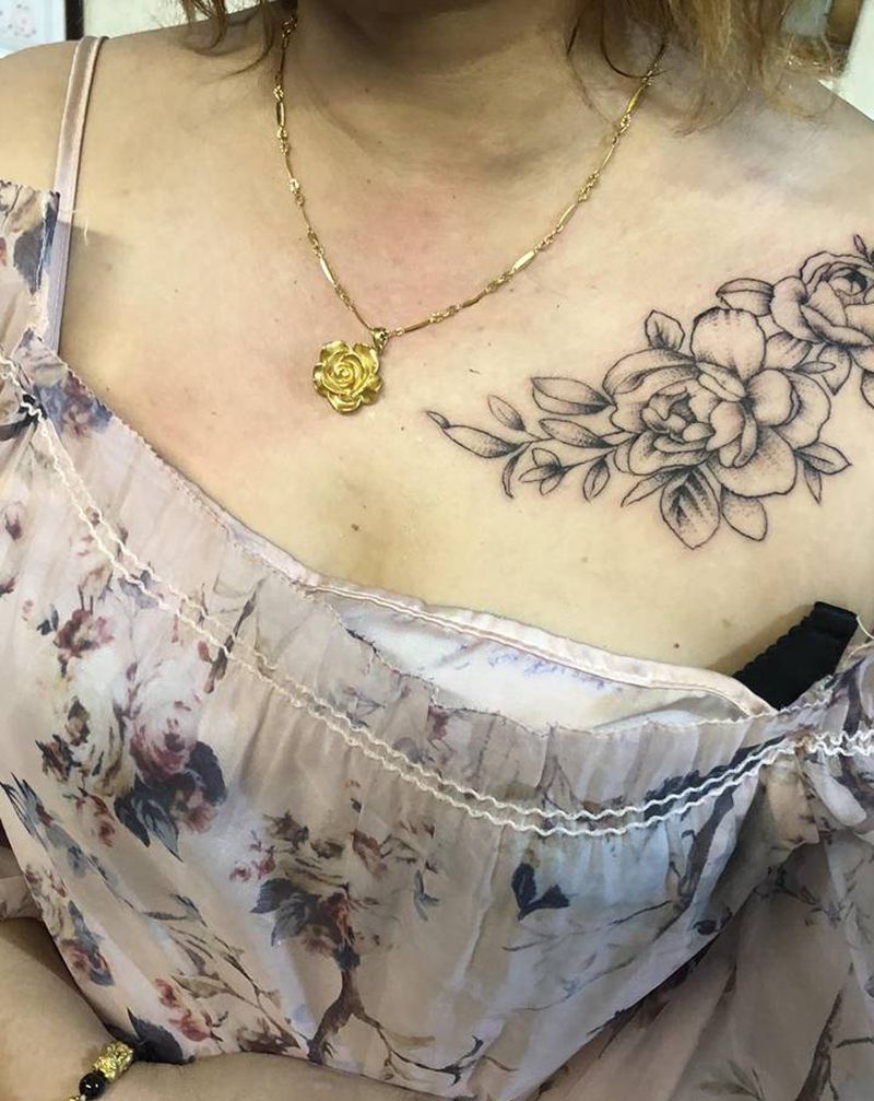 锁骨素花纹身图片_颈部纹身图案