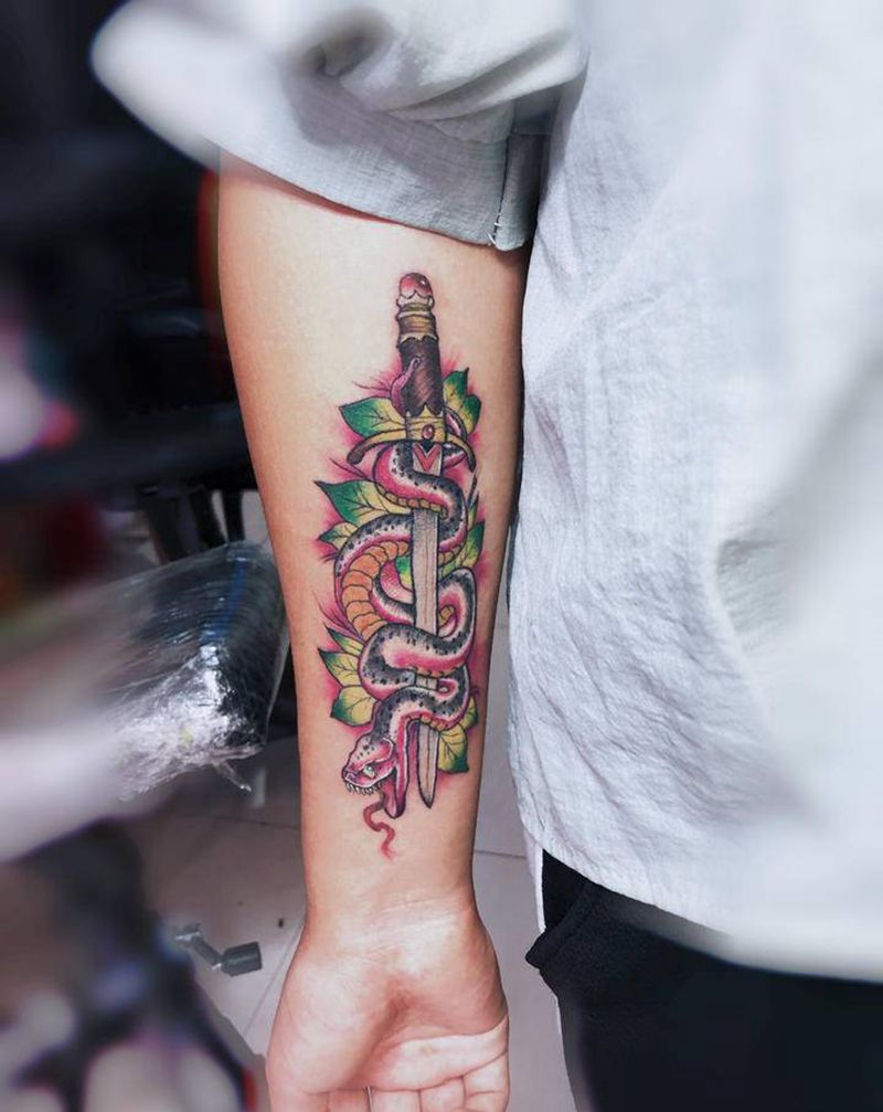 大宝剑纹身图片_手臂New School纹身图案