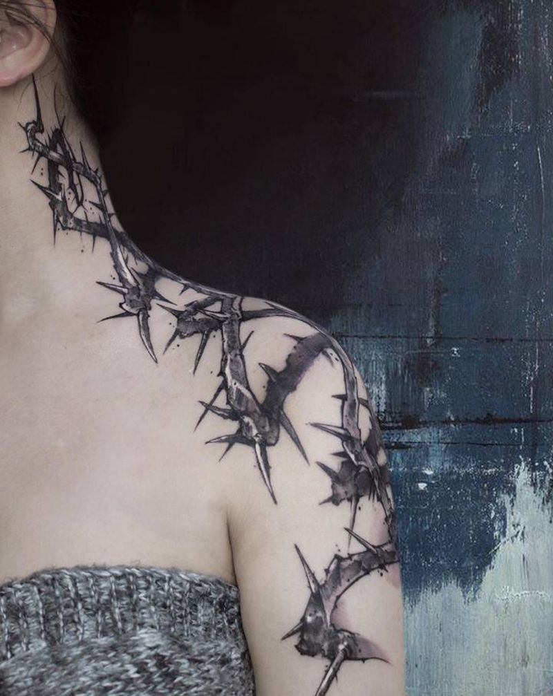 荆棘纹身图片_颈部肩部水彩水墨纹身图案