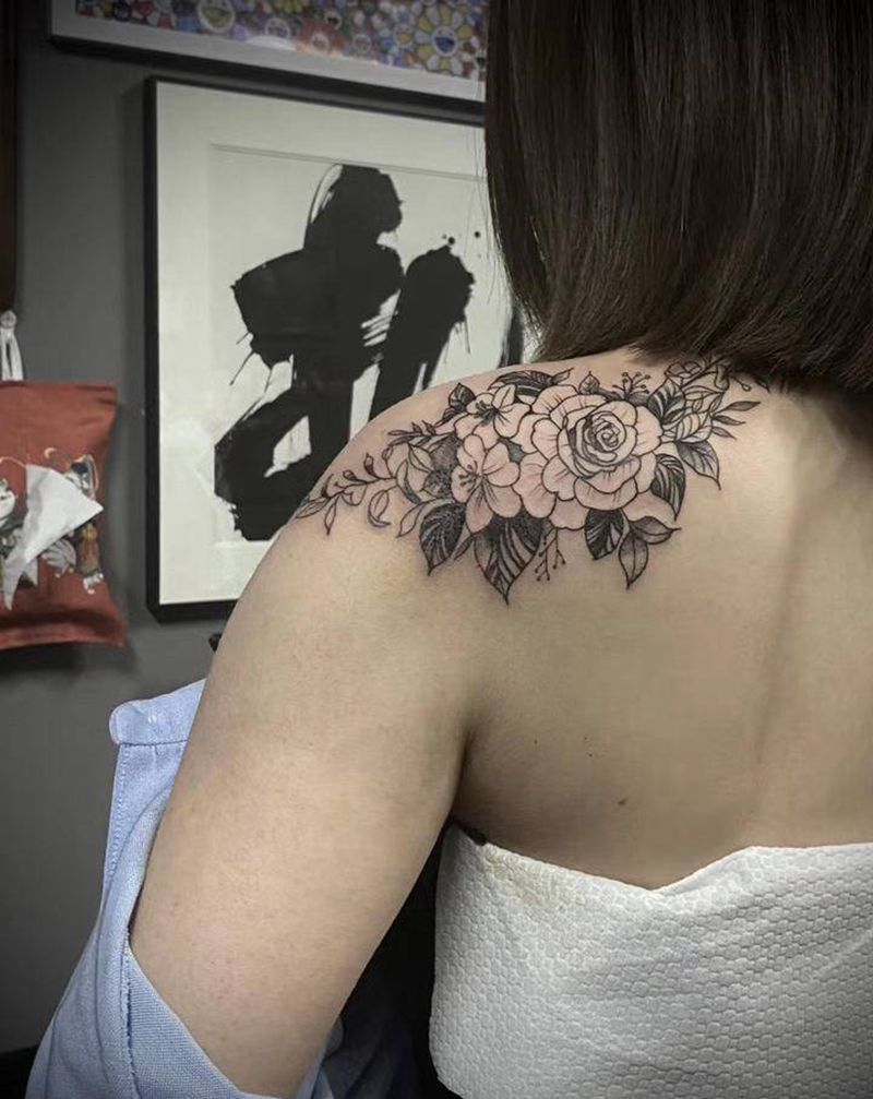 素花纹身图片_背部点刺素花纹身图案