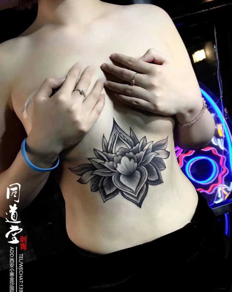 荷花纹身纹身图片_胸部腹部纹身图案