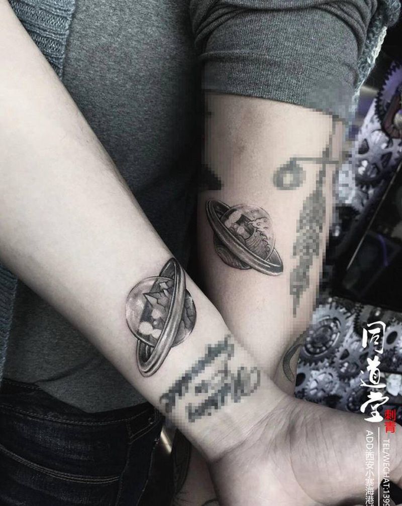 情侣纹身纹身图片_点刺几何星球纹身图案