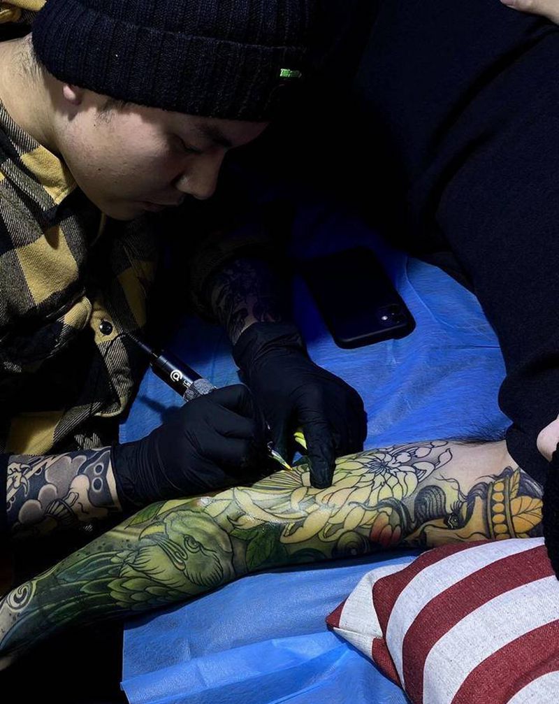 失败花臂修改添加纹身图片_手臂New School新传统鹰菊花纹身图案