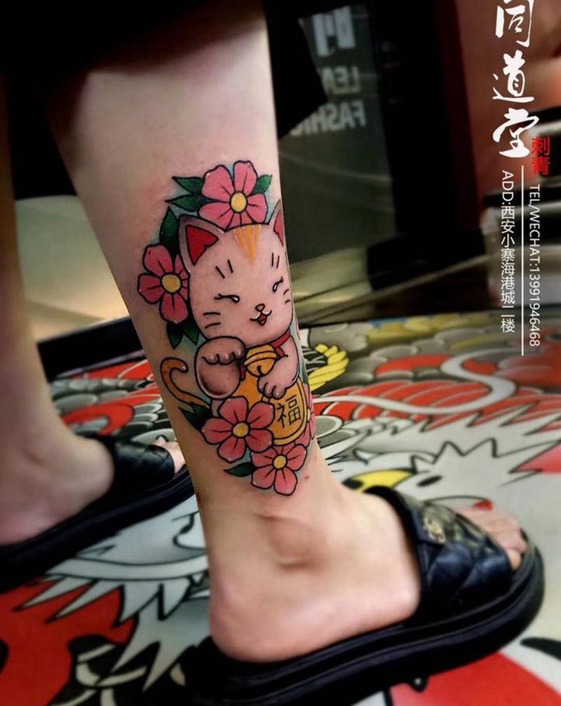 小招财猫纹身图片_腿部Old School招财猫纹身图案