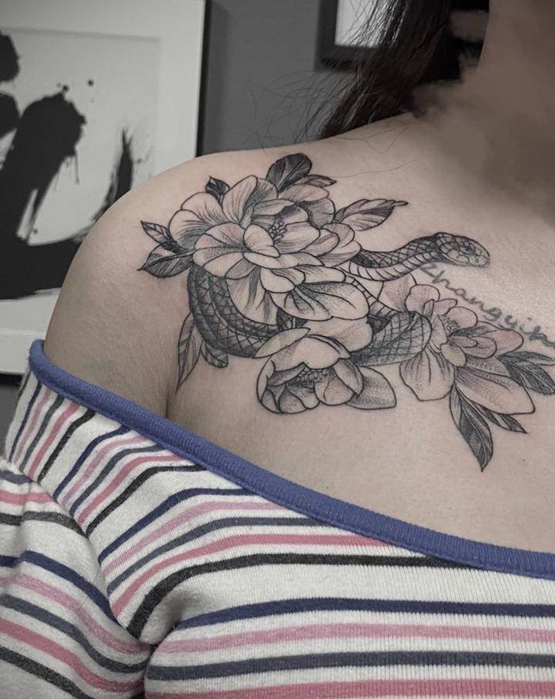 素花纹身图片_胸部纹身图案