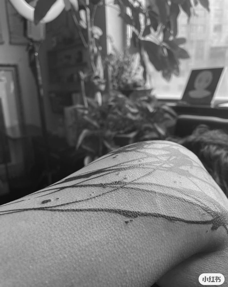 解读自己纹身图片_手臂肩部水墨纹身图案