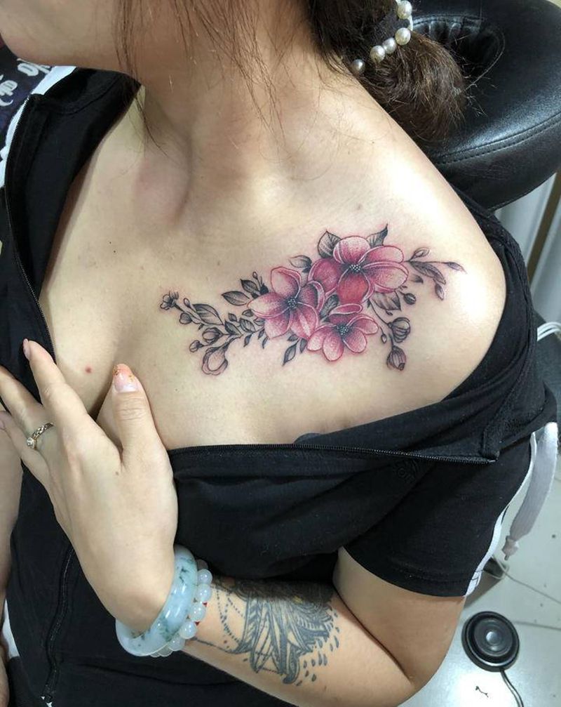 素花遮盖纹身图片_胸部纹身图案