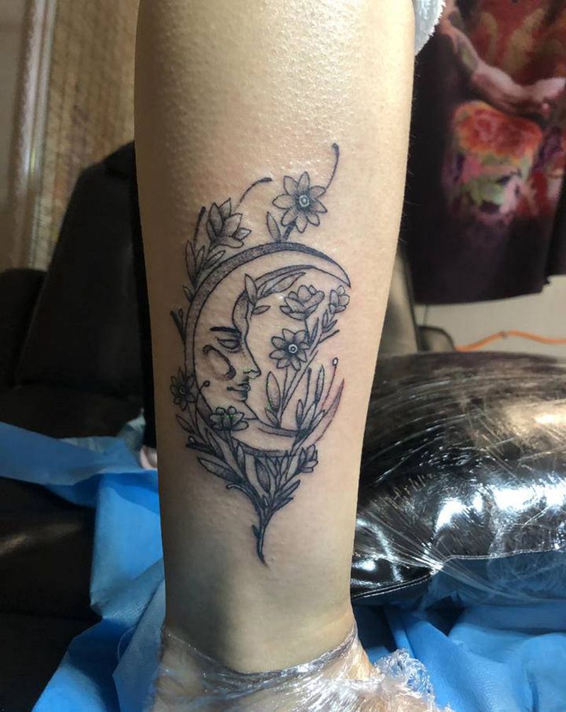 小素花纹身图片_腿部纹身图案