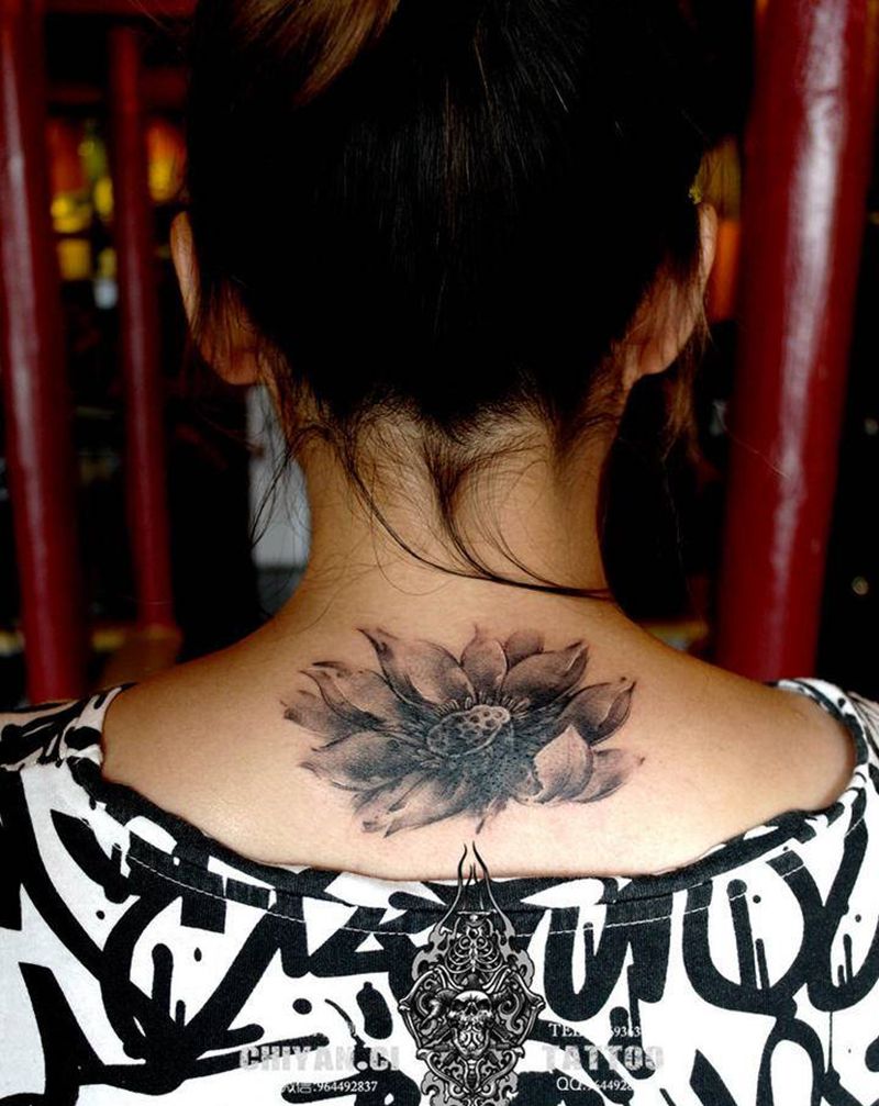 水墨莲花，靳凯作品纹身图片_颈部背部水墨新传统莲花小图女性纹身图案